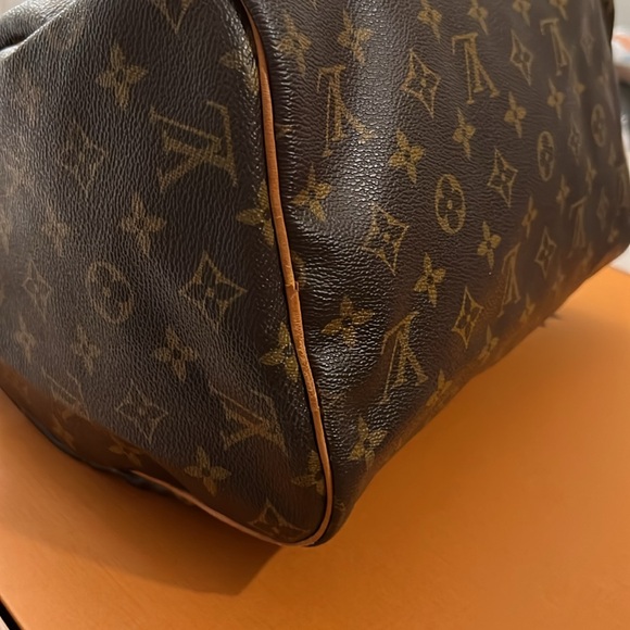 Authentic Louis Vuitton Speedy 30 monogram - Picture 16 of 16